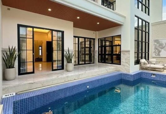 Rumah Mewah 3 Lantai Banyuraden Gamping Sleman