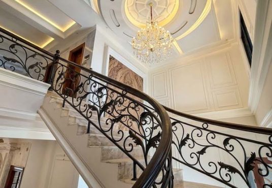 Rumah Mewah 3 Lantai Banyuraden Gamping Sleman