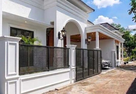 Rumah Mewah Desain Klasik Mediteran Modern Utara Jogja Bay