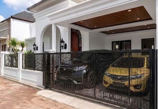 Rumah Mewah Desain Klasik Mediteran Modern Utara Jogja Bay