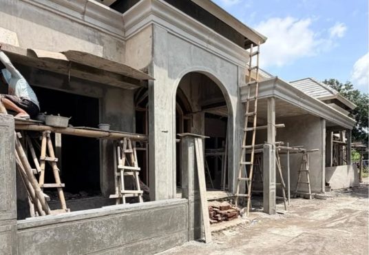 Rumah Mewah Desain Klasik Mediteran Modern Utara Jogja Bay