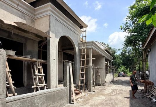 Rumah Mewah Desain Klasik Mediteran Modern Utara Jogja Bay