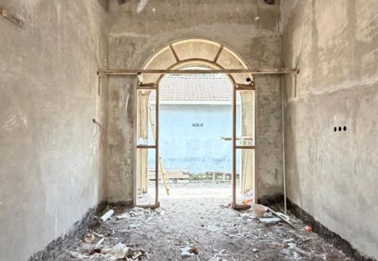 Rumah Mewah Desain Klasik Mediteran Modern Utara Jogja Bay