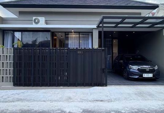 Rumah Baru Industrial Modern Furnished Dalam Perumahan One Gate System Jakal Km 14