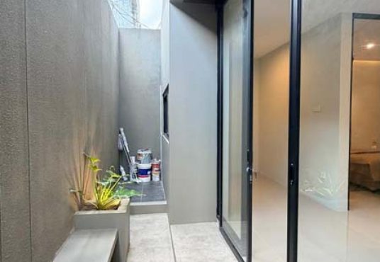 Rumah Baru Industrial Modern Furnished Dalam Perumahan One Gate System Jakal Km 14