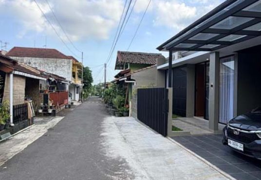 Rumah Baru Industrial Modern Furnished Dalam Perumahan One Gate System Jakal Km 14