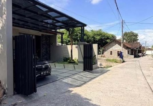 Rumah Baru Industrial Modern Full Furnished di Purwomartani