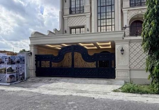 Rumah Mewah 3 Lantai Banyuraden Gamping Sleman