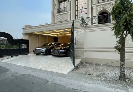 Rumah Mewah 3 Lantai Banyuraden Gamping Sleman