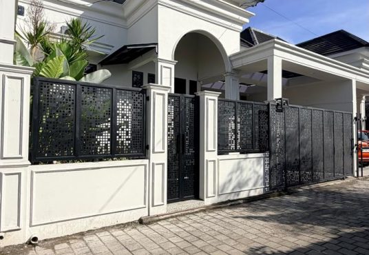 RUMAH MEWAH AMERICAN CLASSIC PURWOMARTANI