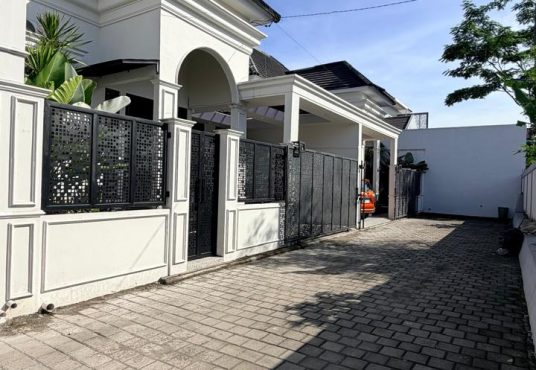 RUMAH MEWAH AMERICAN CLASSIC PURWOMARTANI
