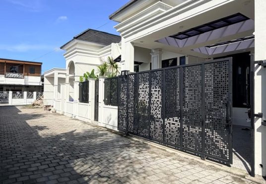 RUMAH MEWAH AMERICAN CLASSIC PURWOMARTANI