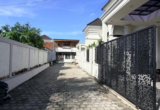 RUMAH MEWAH AMERICAN CLASSIC PURWOMARTANI
