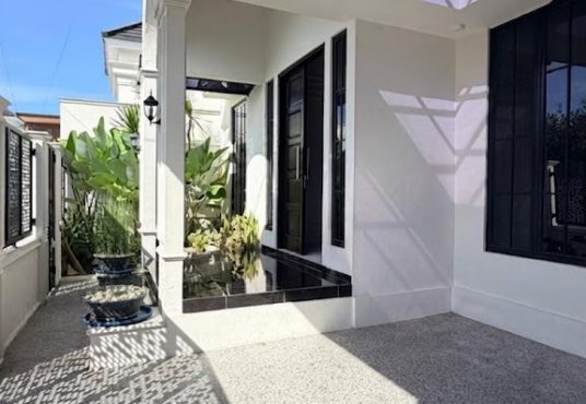 RUMAH MEWAH AMERICAN CLASSIC PURWOMARTANI