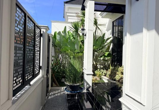 RUMAH MEWAH AMERICAN CLASSIC PURWOMARTANI