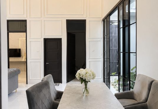 RUMAH MEWAH AMERICAN CLASSIC PURWOMARTANI