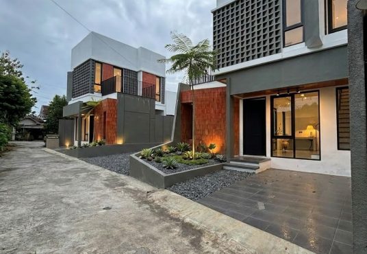 Rumah Modern Etnik Estetik dalam mini cluster di Kasongan