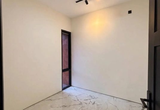 Rumah Modern Etnik Estetik dalam mini cluster di Kasongan