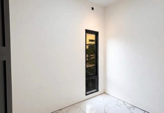 Rumah Modern Etnik Estetik dalam mini cluster di Kasongan