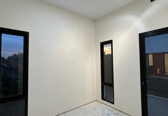 Rumah Modern Etnik Estetik dalam mini cluster di Kasongan
