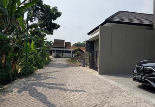 Rumah 2 lantai Full Furnished di Jalan Kaliurang KM 10 dekat UII dan UGM