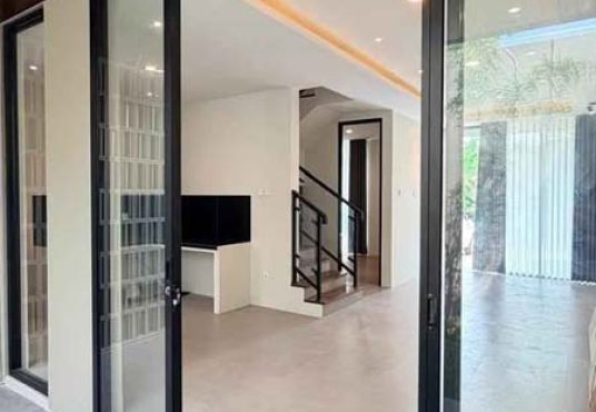 Rumah 2 lantai Full Furnished di Jalan Kaliurang KM 10 dekat UII dan UGM