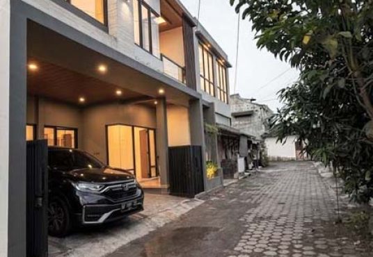 Rumah Baru Modern 2 Lantai Kontemporer Premium di Area Perumahan Jalan Kaliurang KM 6
