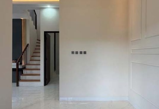 Rumah Baru Modern 2 Lantai Kontemporer Premium di Area Perumahan Jalan Kaliurang KM 6