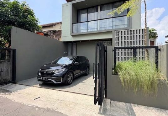 Rumah Cantik Kontemporer Modern 2 lantai Furnished di Jalan Kaliurang Km 9