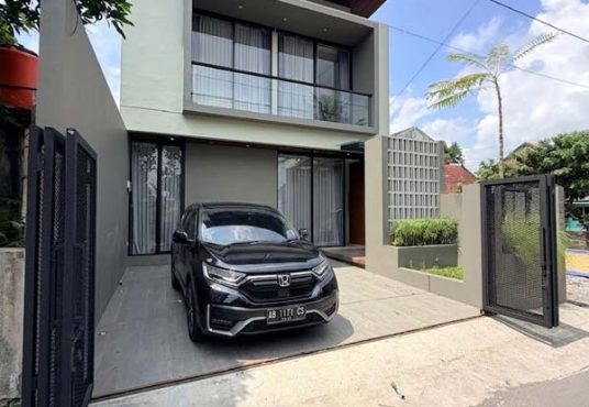 Rumah Cantik Kontemporer Modern 2 lantai Furnished di Jalan Kaliurang Km 9