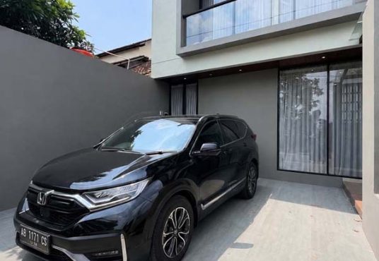 Rumah Cantik Kontemporer Modern 2 lantai Furnished di Jalan Kaliurang Km 9