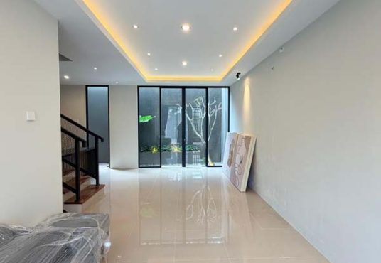 Rumah Cantik Kontemporer Modern 2 lantai Furnished di Jalan Kaliurang Km 9