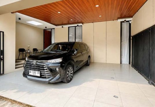 Rumah 2 Lantai Kontemporer Full Furnished di Maguwoharjo dekat Kampus Respati