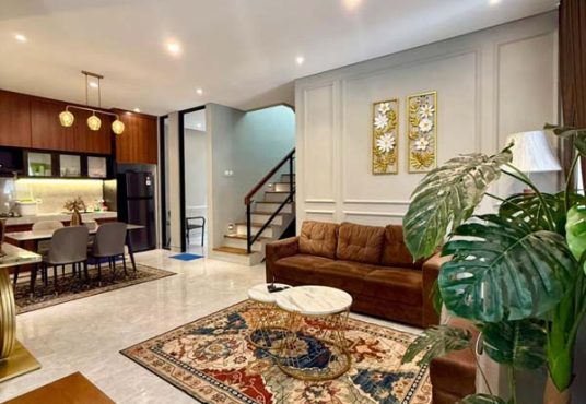 Rumah 2 Lantai Kontemporer Full Furnished di Maguwoharjo dekat Kampus Respati