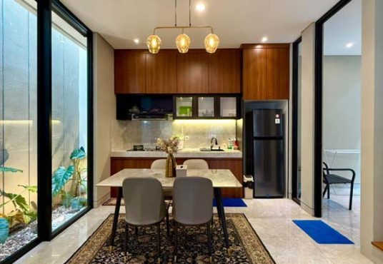 Rumah 2 Lantai Kontemporer Full Furnished di Maguwoharjo dekat Kampus Respati