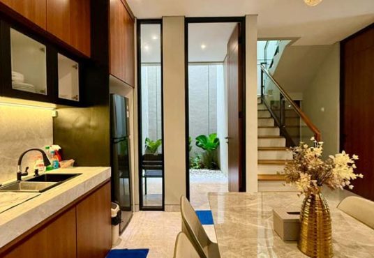 Rumah 2 Lantai Kontemporer Full Furnished di Maguwoharjo dekat Kampus Respati