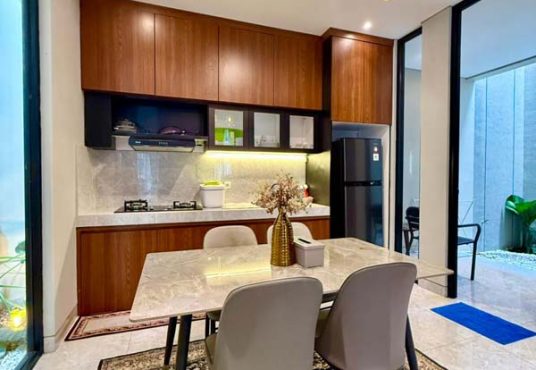 Rumah 2 Lantai Kontemporer Full Furnished di Maguwoharjo dekat Kampus Respati