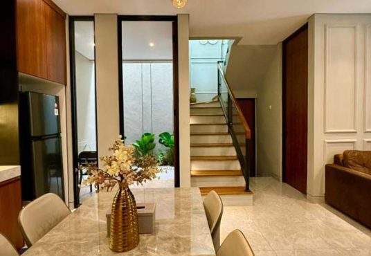 Rumah 2 Lantai Kontemporer Full Furnished di Maguwoharjo dekat Kampus Respati