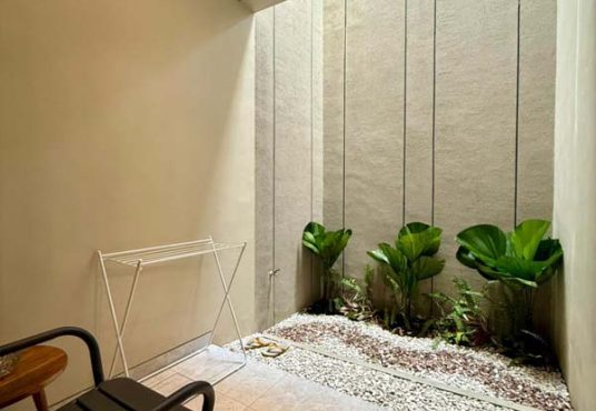 Rumah 2 Lantai Kontemporer Full Furnished di Maguwoharjo dekat Kampus Respati