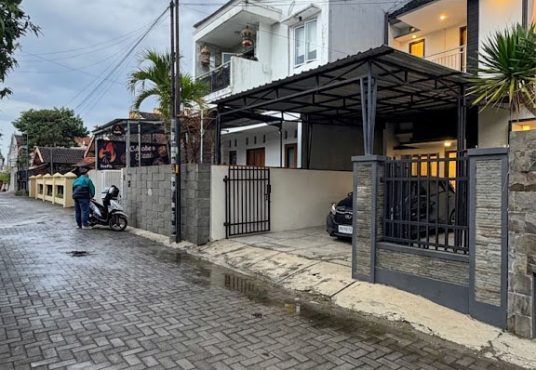 Rumah Strategis 2 lantai dalam perumahan Sawitsari dekat UGM