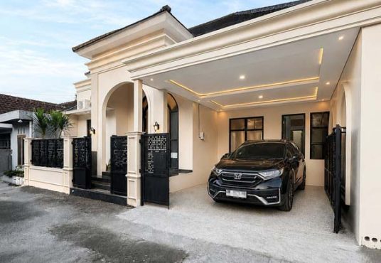 Rumah Mewah Desain Klasik Mediteran Modern Utara Jogja Bay