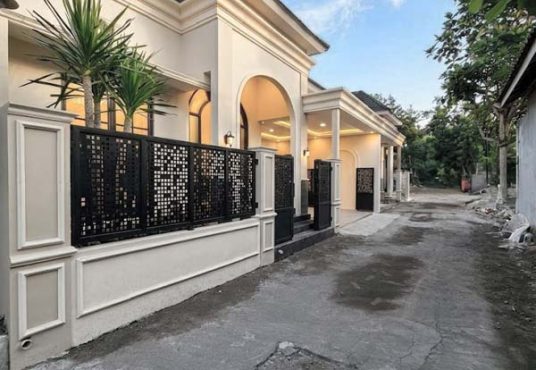 Rumah Mewah Desain Klasik Mediteran Modern Utara Jogja Bay
