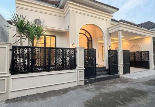 Rumah Mewah Desain Klasik Mediteran Modern Utara Jogja Bay