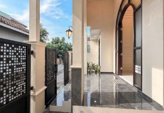 Rumah Mewah Desain Klasik Mediteran Modern Utara Jogja Bay