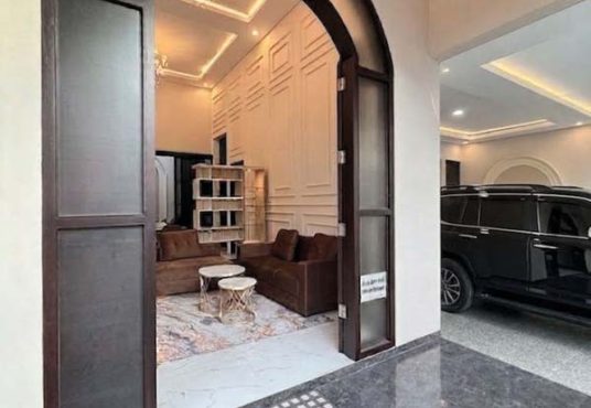 Rumah Mewah Desain Klasik Mediteran Modern Utara Jogja Bay