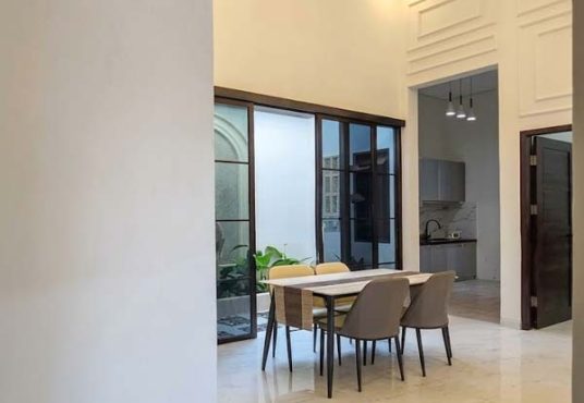 Rumah Mewah Desain Klasik Mediteran Modern Utara Jogja Bay