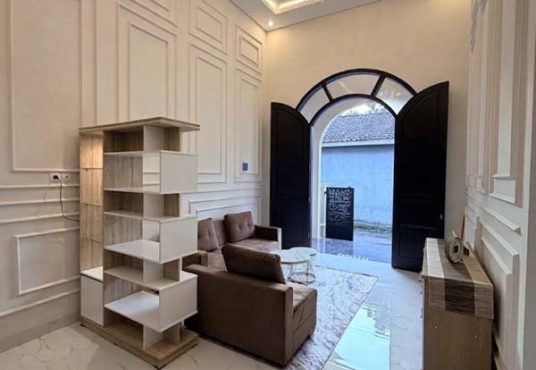 Rumah Mewah Desain Klasik Mediteran Modern Utara Jogja Bay