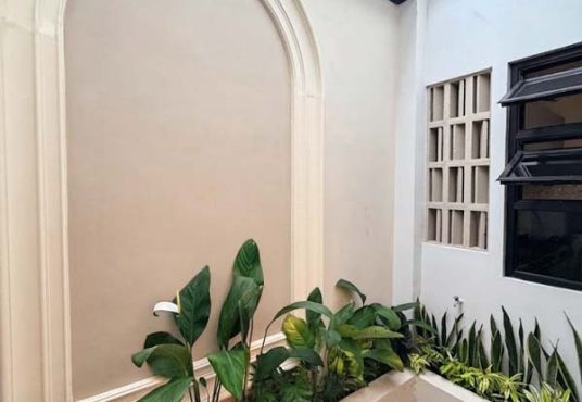 Rumah Mewah Desain Klasik Mediteran Modern Utara Jogja Bay