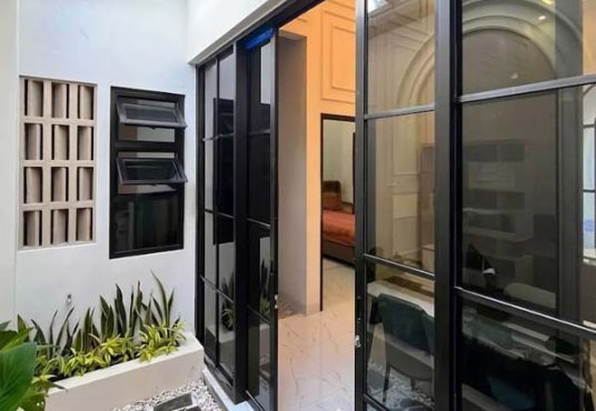 Rumah Mewah Desain Klasik Mediteran Modern Utara Jogja Bay