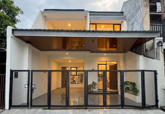 Rumah 2 lantai view sawah di Jalan Parangtritis KM 5 Bangunharjo Sewon Bantul